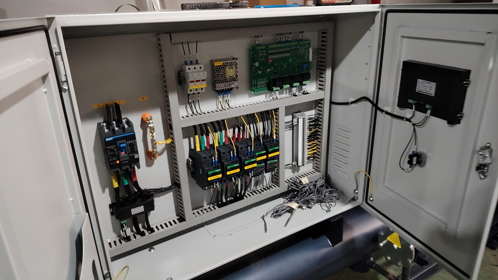 Kann die 3-Phase 380 V 60 Hz und 3-Phasen 380 V 50 Hz-Spannungen von Industriekühler austauschbar verwendet werden?